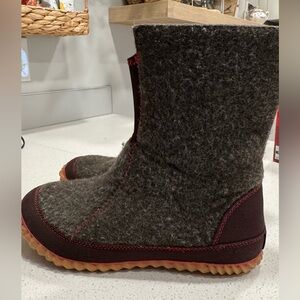 Sorel Cozy Boo Felt Winter Boots | Discontinued | Size 8 | Excellent Condition